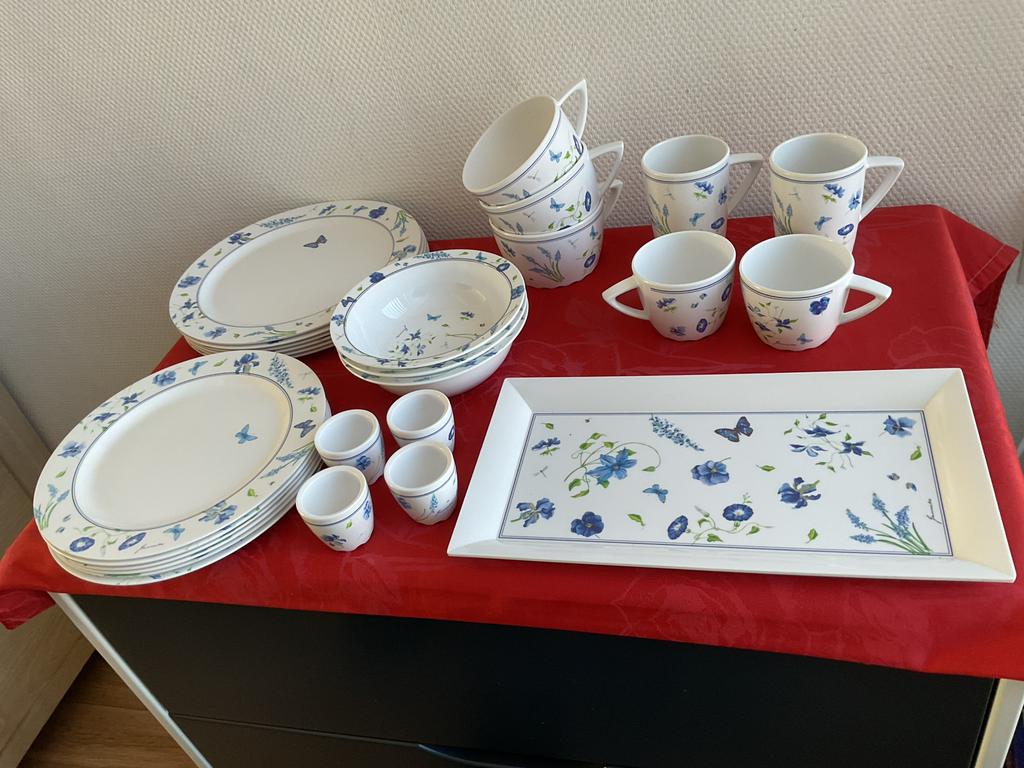 Mepal campingservies Janneke Brinkman blauwe vlinder, Caravans en Kamperen, Kampeeraccessoires, Ophalen of Verzenden, Zo goed als nieuw