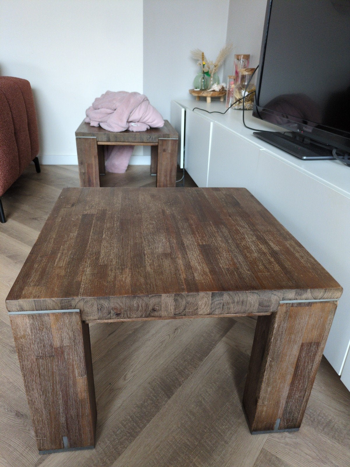 (gratis)2 Robuuste houten salontafel/bijzettafels, Ophalen, Gebruikt, 50 tot 100 cm, Vierkant