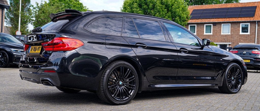 BMW 5-serie Touring 520i High Executive | M-Pakket | Harman/, Auto's, BMW, Automaat, 1998 cc, Achterwielaandrijving, 4 cilinders