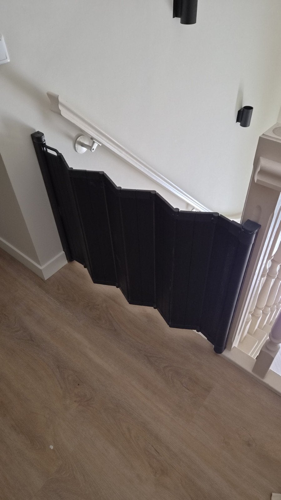 BabyDan Guard Me Traphekje 55 - 89 cm - zwart, Ophalen, Overige materialen, Oprolhekje, Zo goed als nieuw