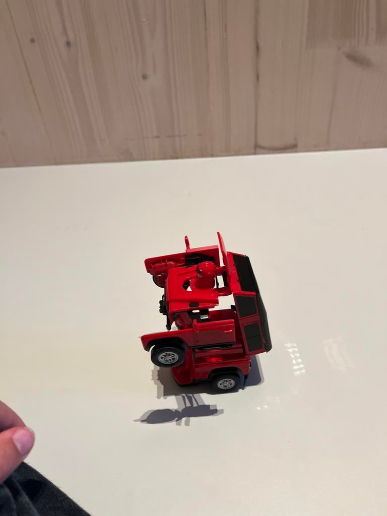 Rode Transformer Auto - Speelgoed (Land Rover), Kinderen en Baby's, Speelgoed | Speelgoedvoertuigen, Gebruikt, Ophalen of Verzenden