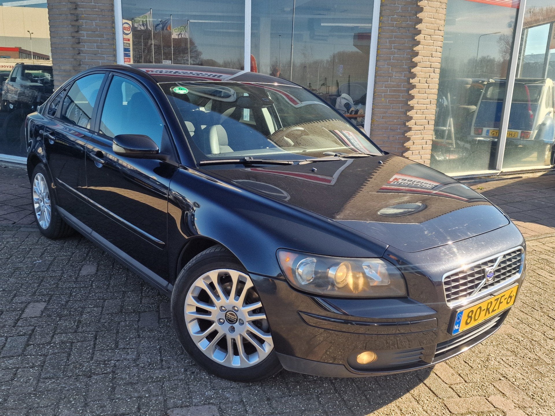Volvo S40 2.4i 5 cilinder - Nieuwe APK - Cruise - Nette auto, Auto's, Volvo, Voorwielaandrijving, Stof, Gebruikt, Zwart