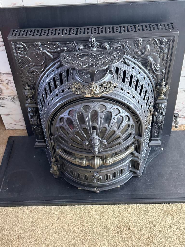 Antieke gietijzeren haard met prachtige details, Huis en Inrichting, Haarden, Ophalen, Gebruikt, Inbouwhaard, Houthaard