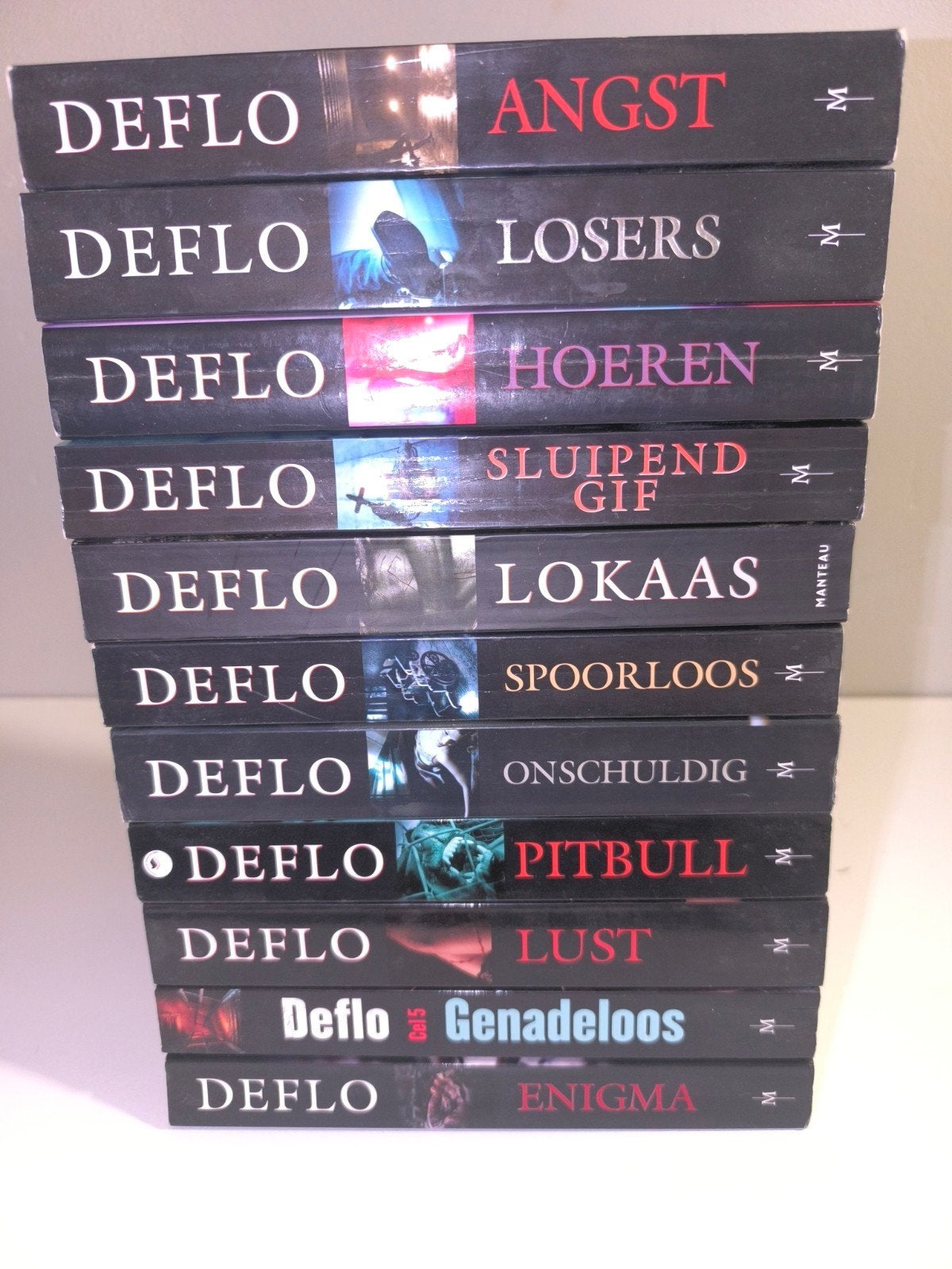 Deflo Thriller Boeken Collectie - 10 Spanningvolle Titels, Ophalen of Verzenden, Gelezen, Deflo