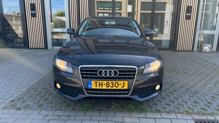 Audi A4 1.8 Tfsi 88KW 2010 Grijs, Auto's, Audi, Particulier, A4, Benzine, B, Sedan, Handgeschakeld, Geïmporteerd, Zilver of Grijs