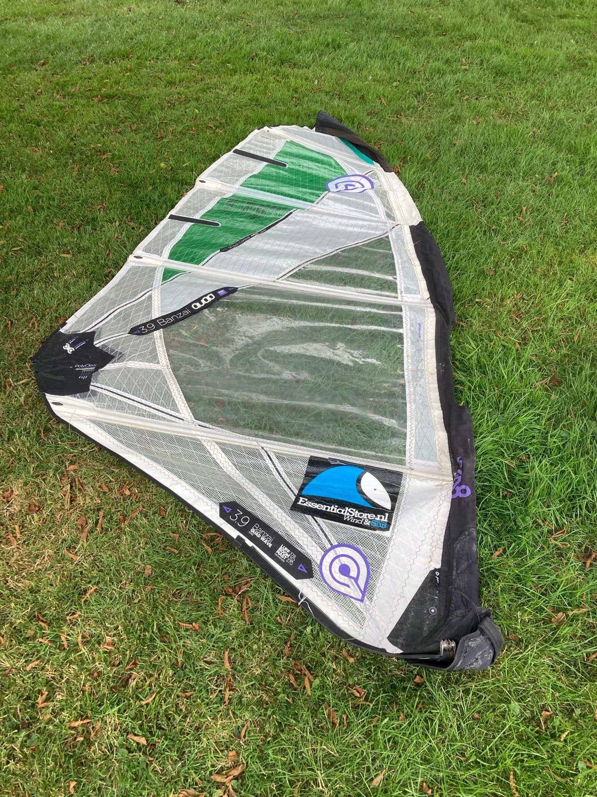 Foto 7 van Complete windsurfset Starboard Quad 82 L 3.9 Goya zeil
