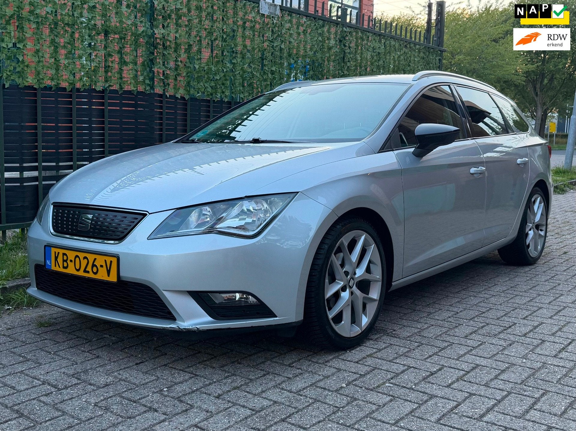 Seat Leon ST 1.0 EcoTSI Style Connect 2016 CRUISE|NAVI|NAP, Auto's, Voorwielaandrijving, Stof, Gebruikt, Parkeersensor