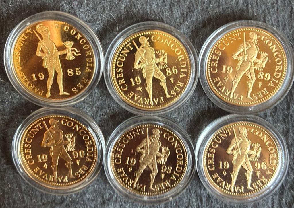 6 gouden dukaten 1985,1986,1989,1990,1993,1996, Ophalen of Verzenden, Koningin Beatrix, Overige waardes
