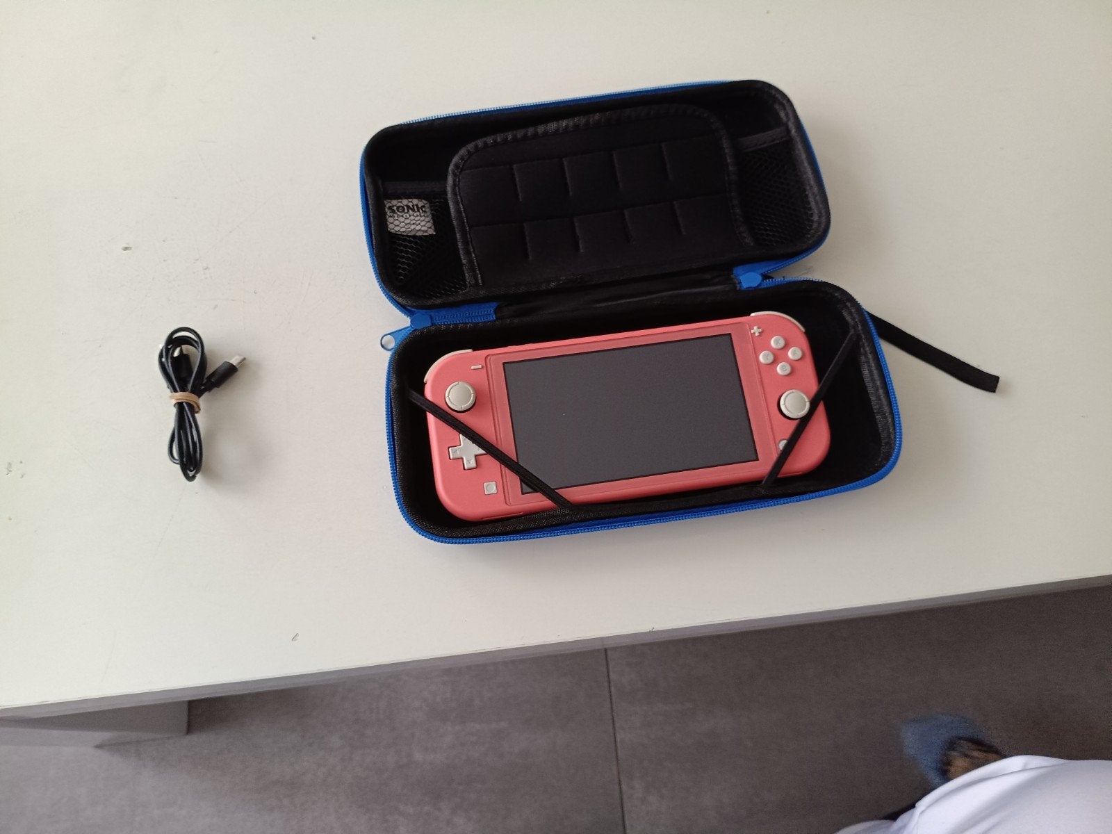 Nintendo swicht lite + sonic tasje +oplader., Ophalen, Zo goed als nieuw, Zonder controller, Switch Original