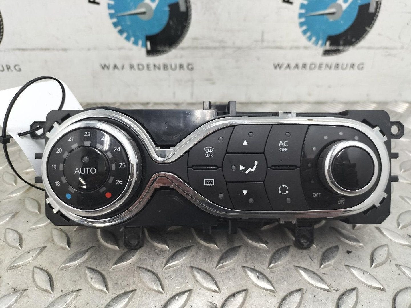 RENAULT CLIO 0.9 TCe Dynamique  KACHEL BEDIENINGSPANEEL 2013, Ophalen of Verzenden, Gebruikt, Stiba lid
