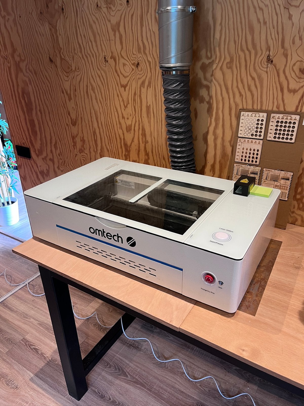 OMTech Polar 50W CO₂ Lasergraveerder + Air Assist + Koeling, Hobby en Vrije tijd, Ophalen of Verzenden