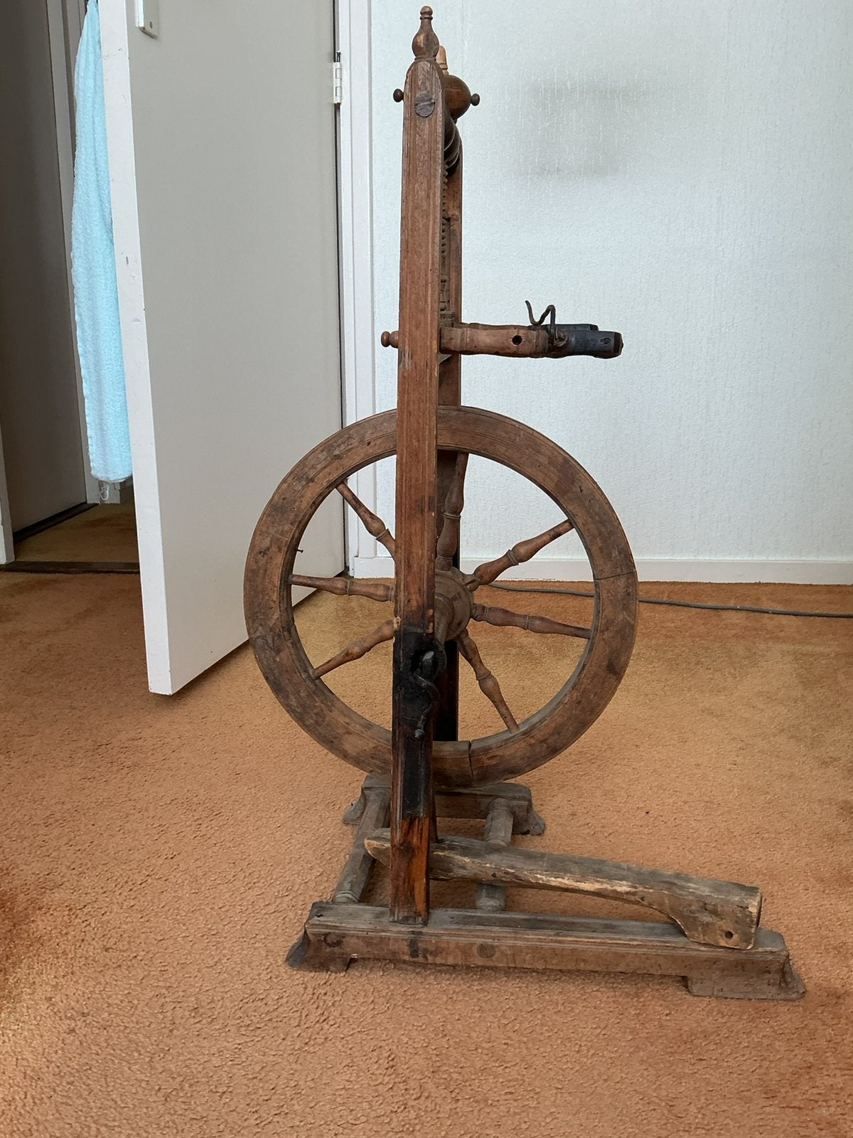 Antiek zeer oud spinnewiel, zie de foto’s , niet compleet, Ophalen, Gebruikt, Spinnewiel