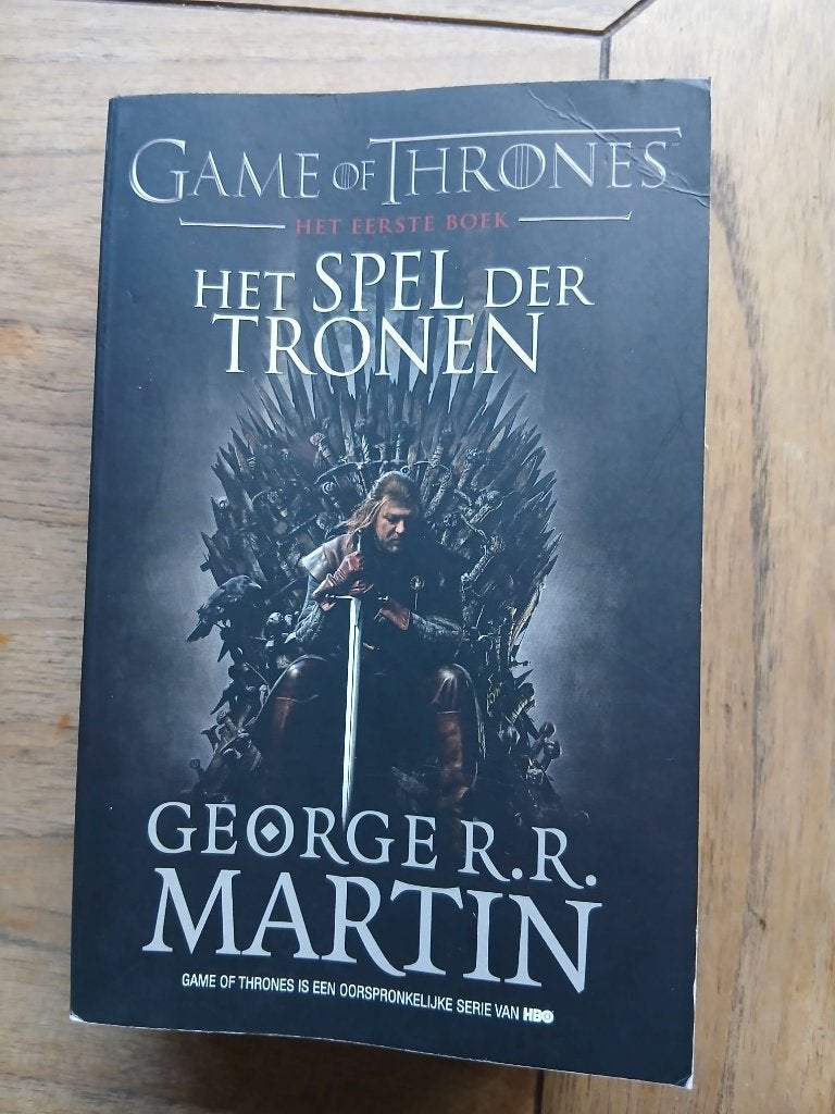 Het Spel der Tronen - Eerste deel door George R.R. Martin, Ophalen of Verzenden, Zo goed als nieuw