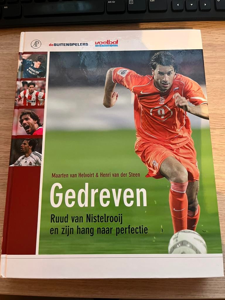 Ruud van Nistelrooij - Gedreven, M. van Helvoirt; H. van der Steen, Ophalen of Verzenden, Zo goed als nieuw, Balsport
