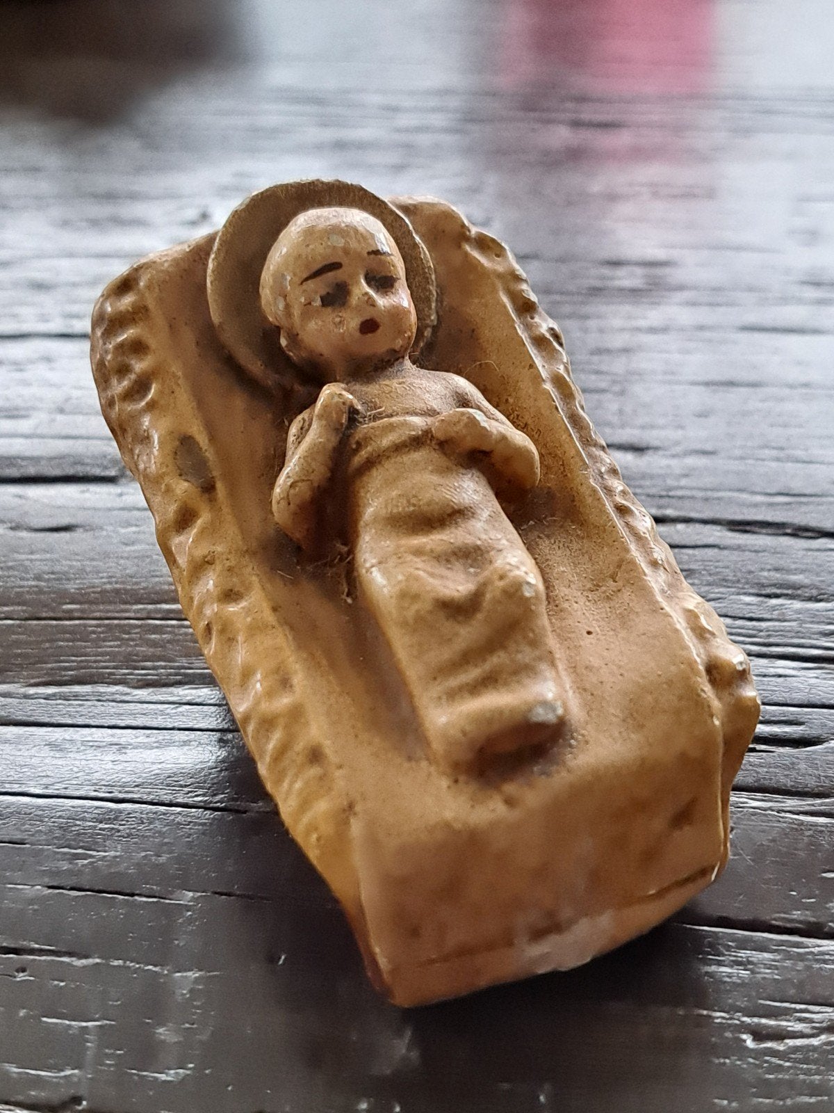 Vintage kerststalbeeldje: Kindje Jezus in kribbe, Ophalen of Verzenden
