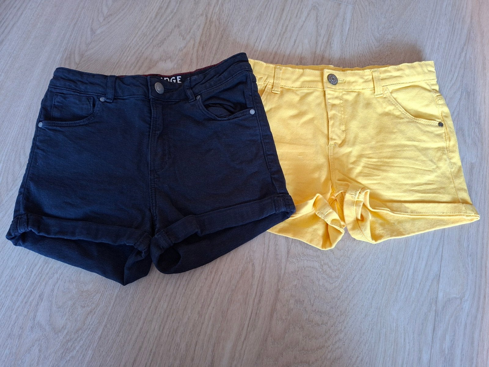 2 korte broekjes maat 152, Ophalen of Verzenden, Zo goed als nieuw, Meisje, Broek