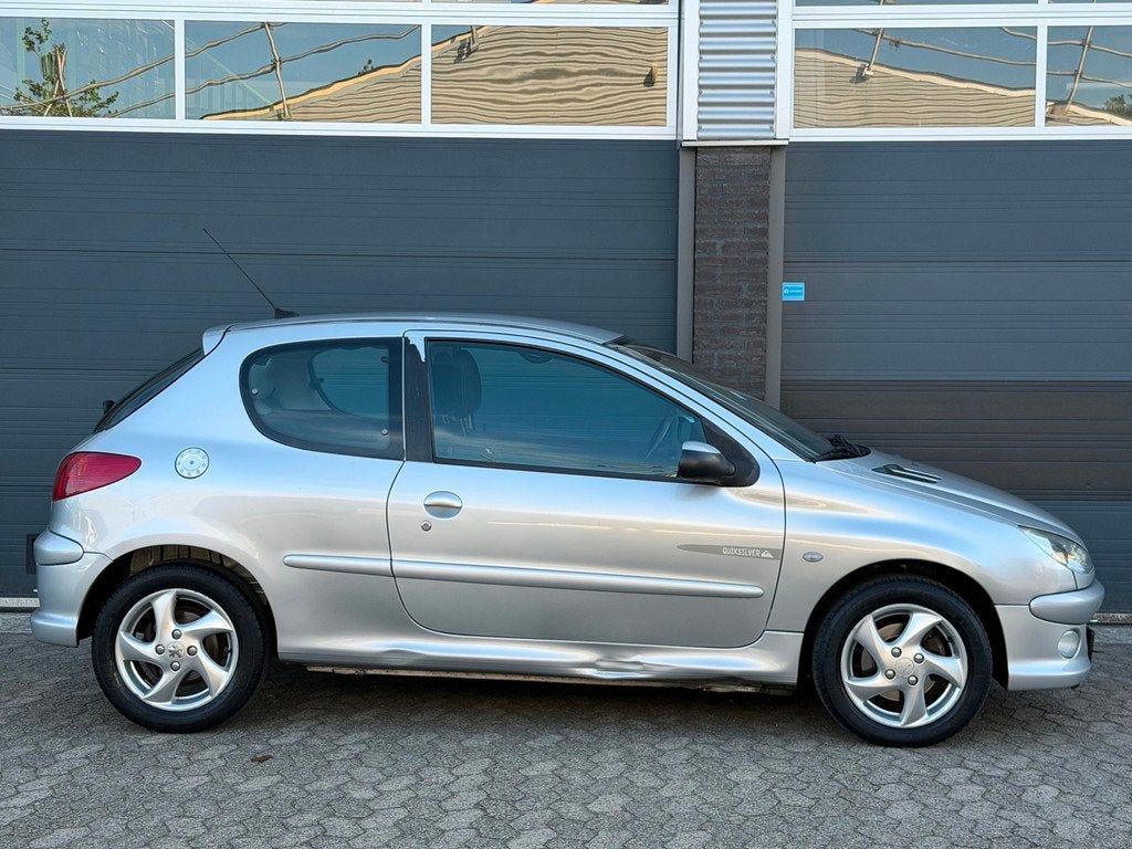 Peugeot 206 1.4-16V Quiksilver AIRCO Nieuw APK NAP, Auto's, Voorwielaandrijving, 4 cilinders, Origineel Nederlands, Bedrijf