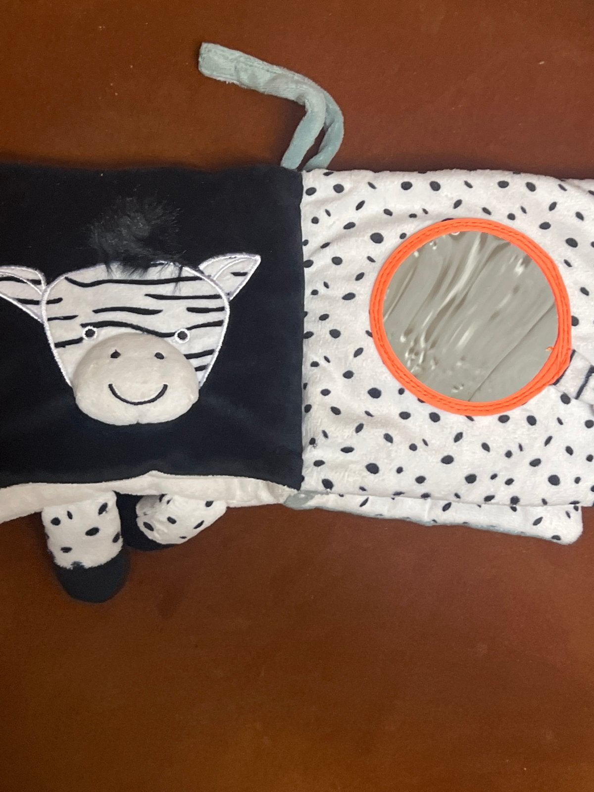 Zwart-wit babyboekje met dieren en spiegel, Ophalen, Zo goed als nieuw, Overige typen