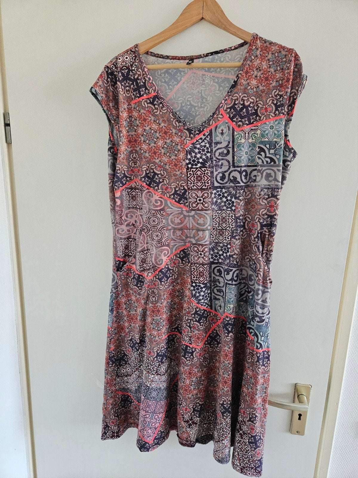 Smash! Jurk maat xl, Kleding | Dames, Jurken, Ophalen of Verzenden, Zo goed als nieuw, Maat 46/48 (XL) of groter, Onder de knie