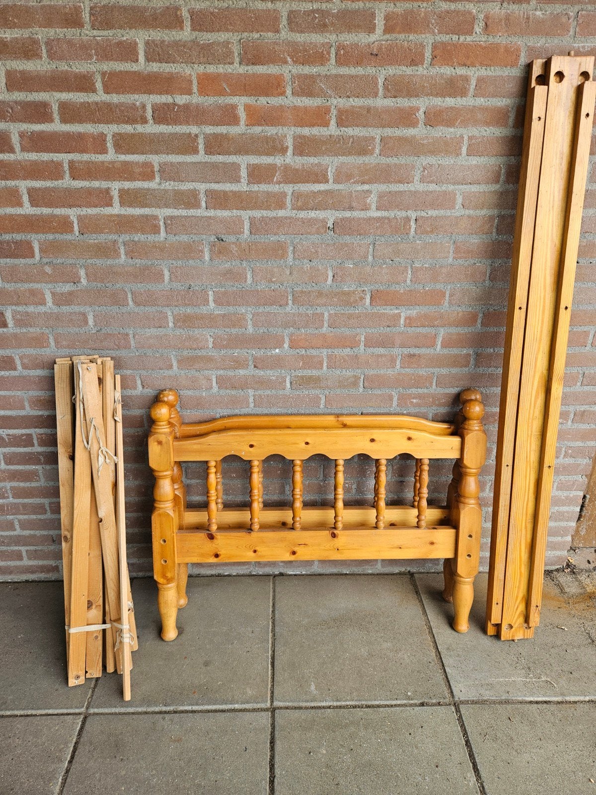Eenpersoons Grenen bedje 90 x  160cm, Ophalen