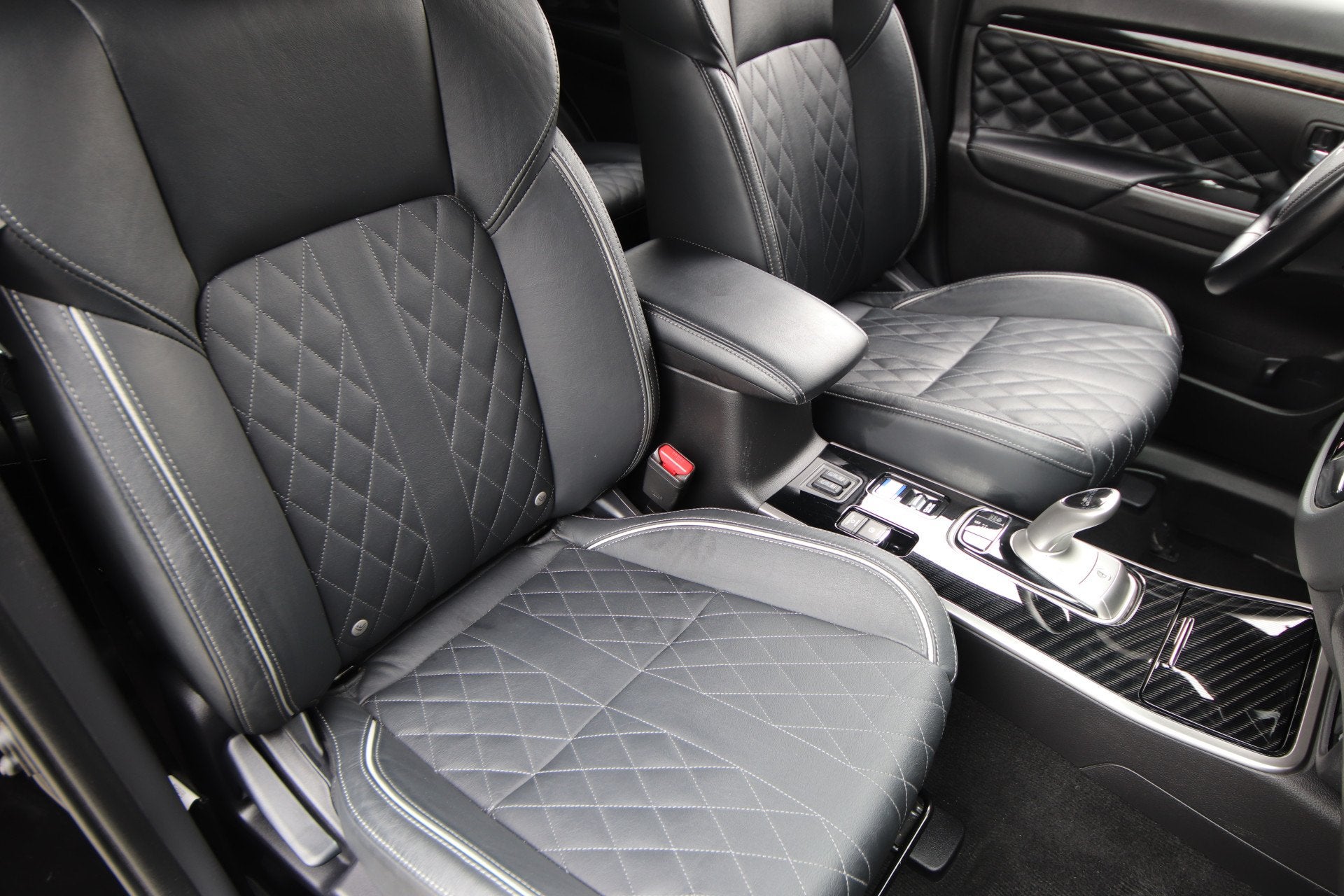 Mitsubishi Outlander 2.4 PHEV Instyle Leder, E.achterklep, T, Auto's, Automaat, Zwart, 4 cilinders, Zwart