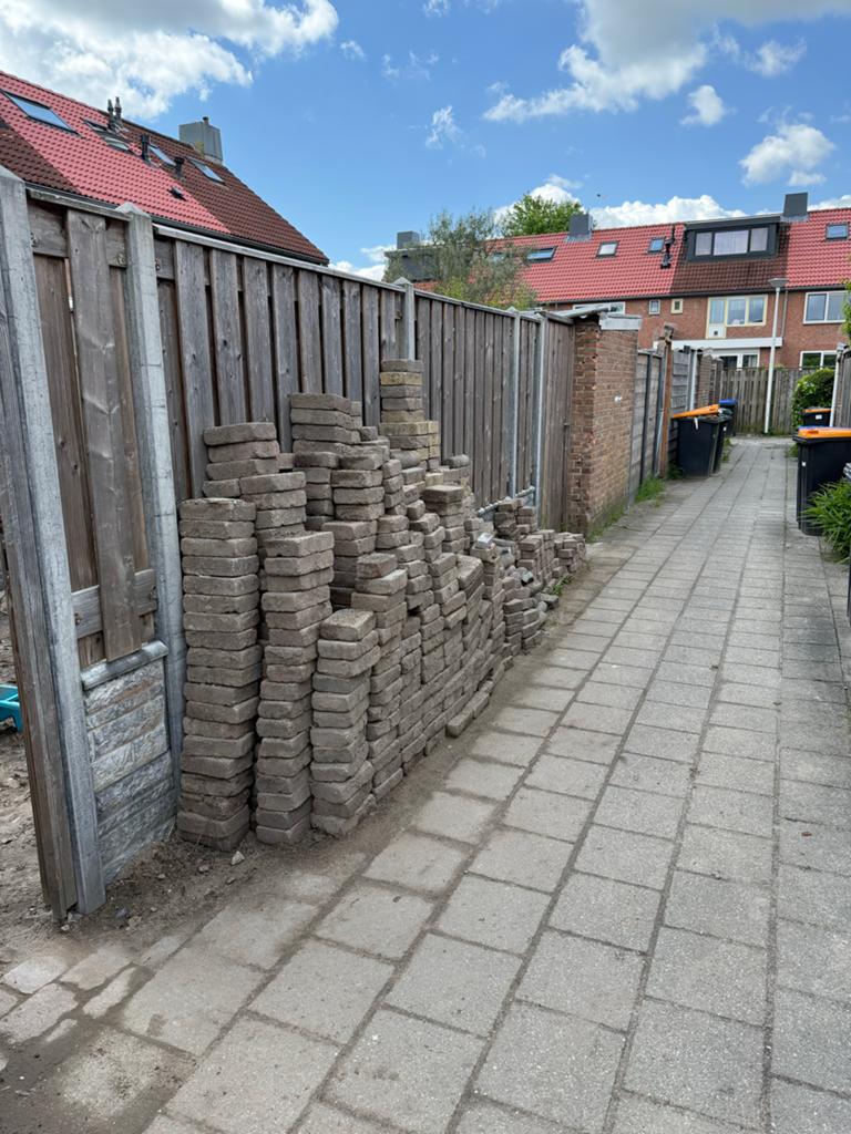 Gratis af te halen: Straatstenen in diverse maten, Tuin en Terras, Tegels en Klinkers, Ophalen of Verzenden, Gebruikt, Beton, Klinkers