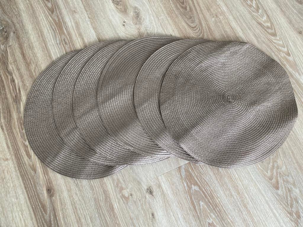 6x Taupe Kleurige Ronde Placemats H&M Home ZGAN!, Huis en Inrichting, Woonaccessoires | Onderzetters, Ophalen of Verzenden, Zo goed als nieuw