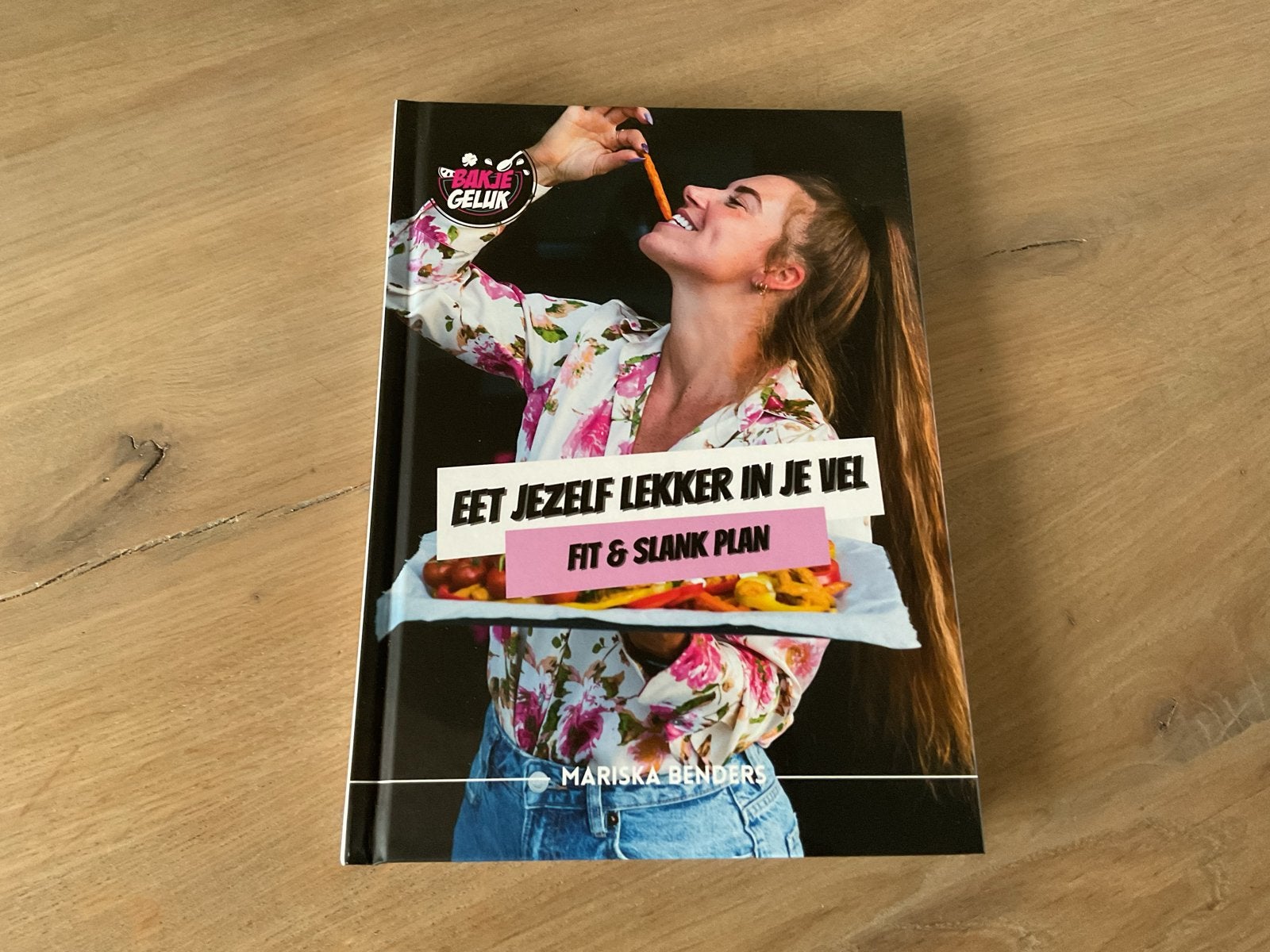 Eet Jezelf Lekker in Je Vel -  Mariska Benders (Hardcover), Boeken, Ophalen of Verzenden, Zo goed als nieuw, Dieet en Voeding