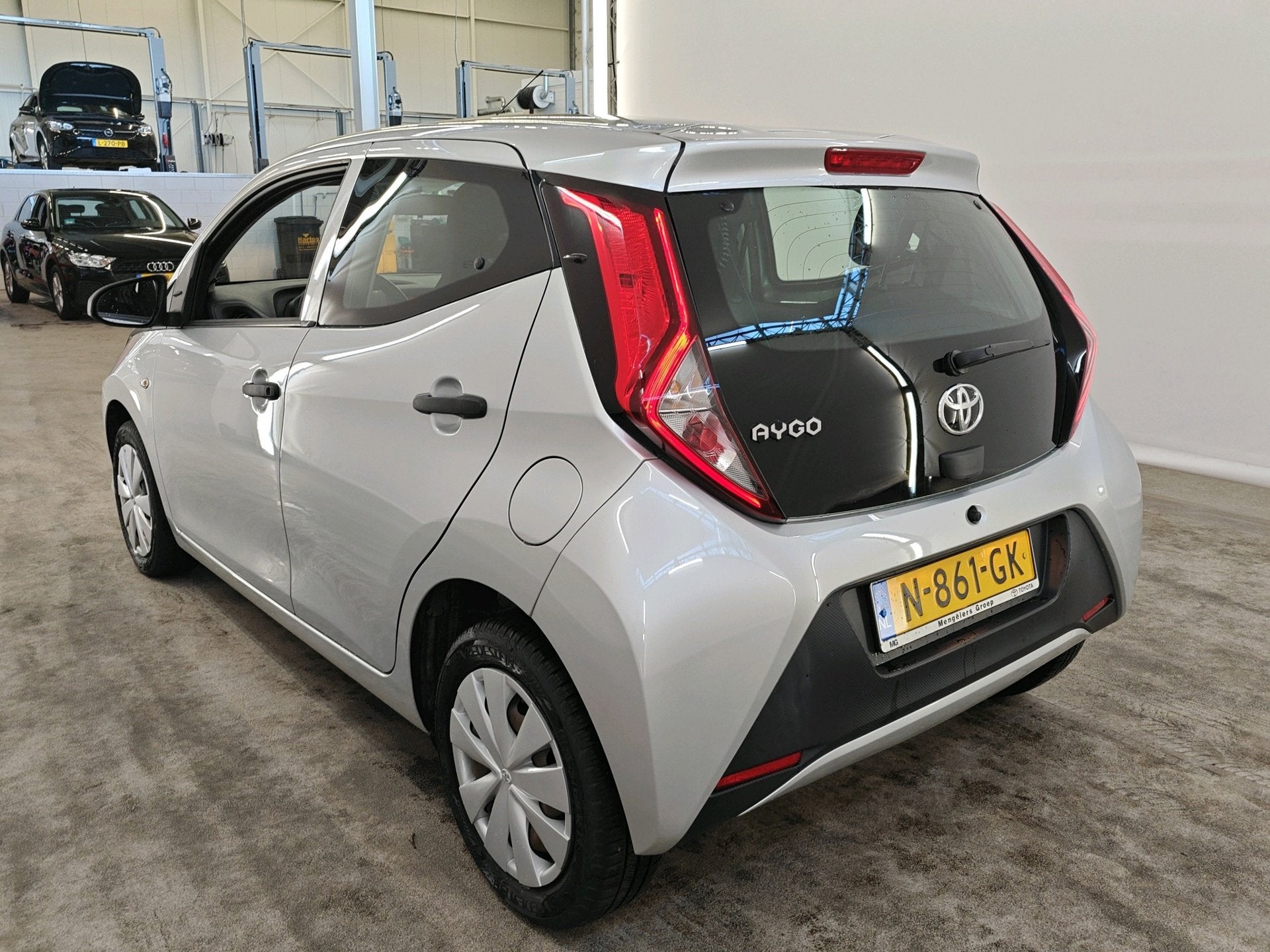 Toyota Aygo 1.0 VVT-i 72pk x-fun | Airconditioning | Bluetoo, Stof, Gebruikt, 4 stoelen, 24 maanden