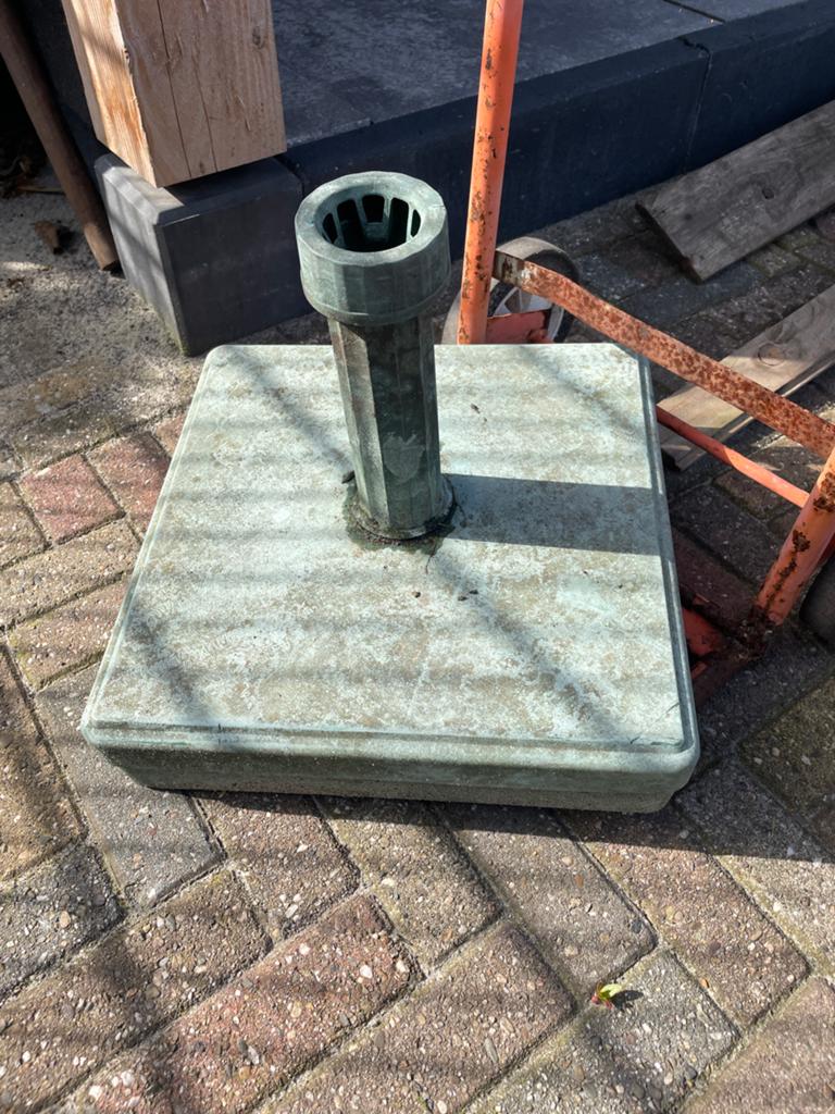 Stevige parasolvoet, vierkant, groen, Ophalen, Gebruikt, Minder dan 1 meter, Parasolvoet