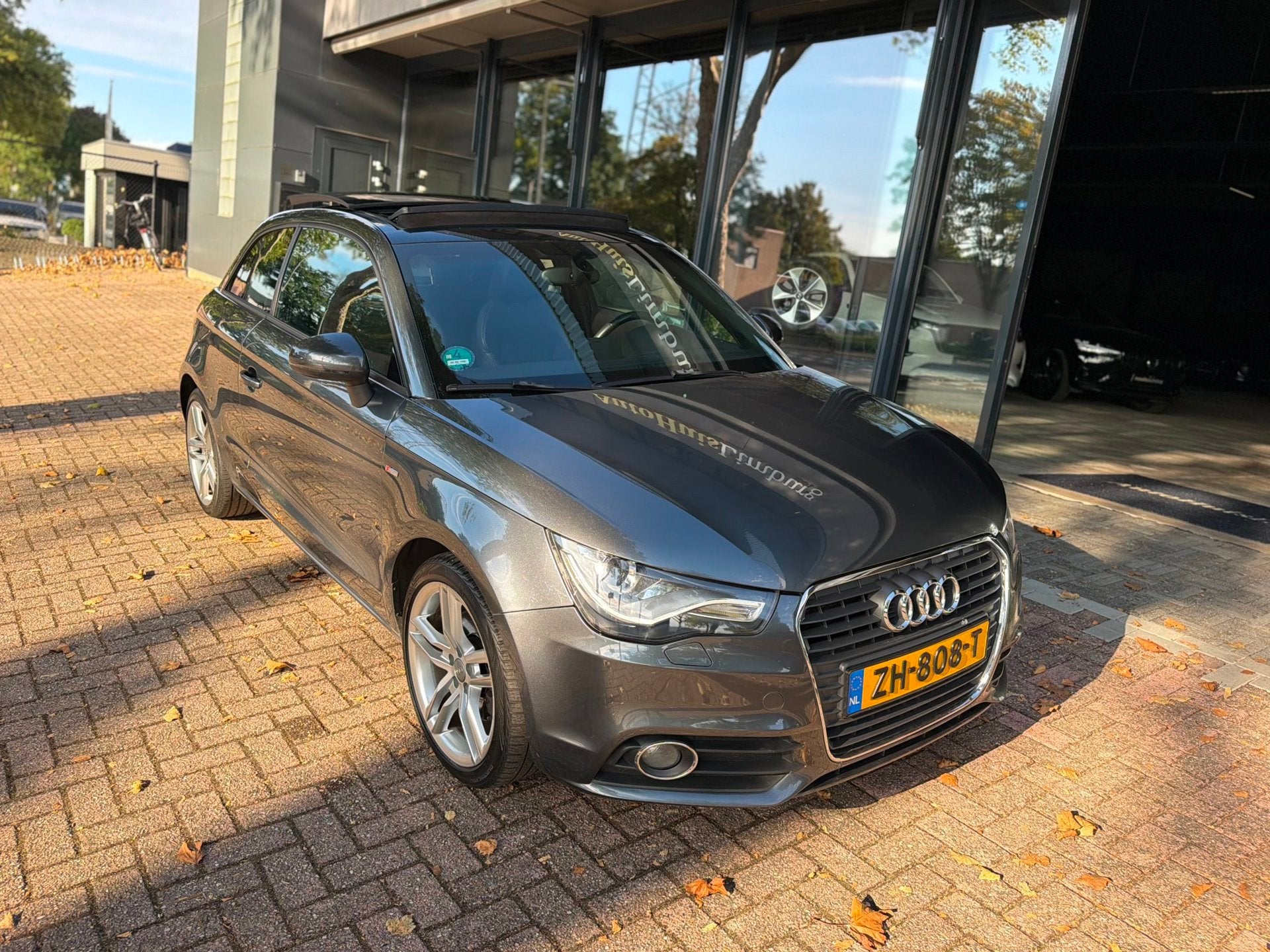 Audi A1 1.4 TFSI Pro Line S|Pano|Nav|Leer|S-Line|Nardo Grijs, Auto's, Voorwielaandrijving, Euro 5, Zwart, 4 stoelen