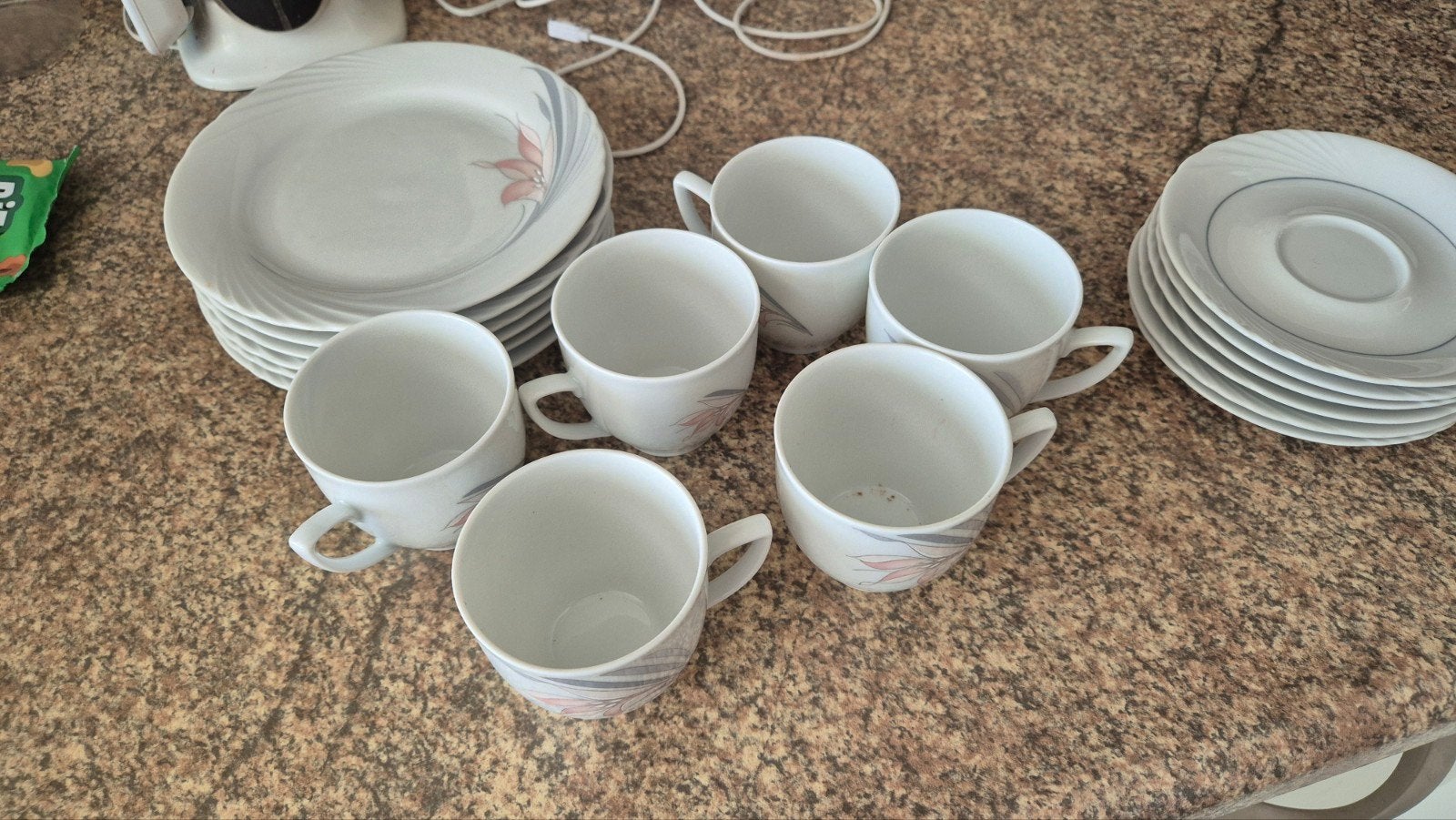 Koffieset van kopjes, schotels, hapjes/ontbijtborden, bestek, Huis en Inrichting, Keuken | Servies, Ophalen, Zo goed als nieuw