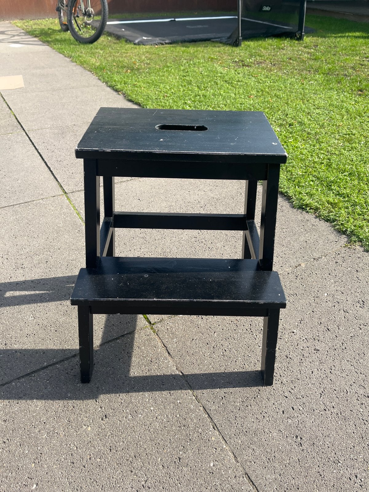 Zwart houten opstapje / krukje ikea, Huis en Inrichting, Ophalen, Gebruikt, Hout