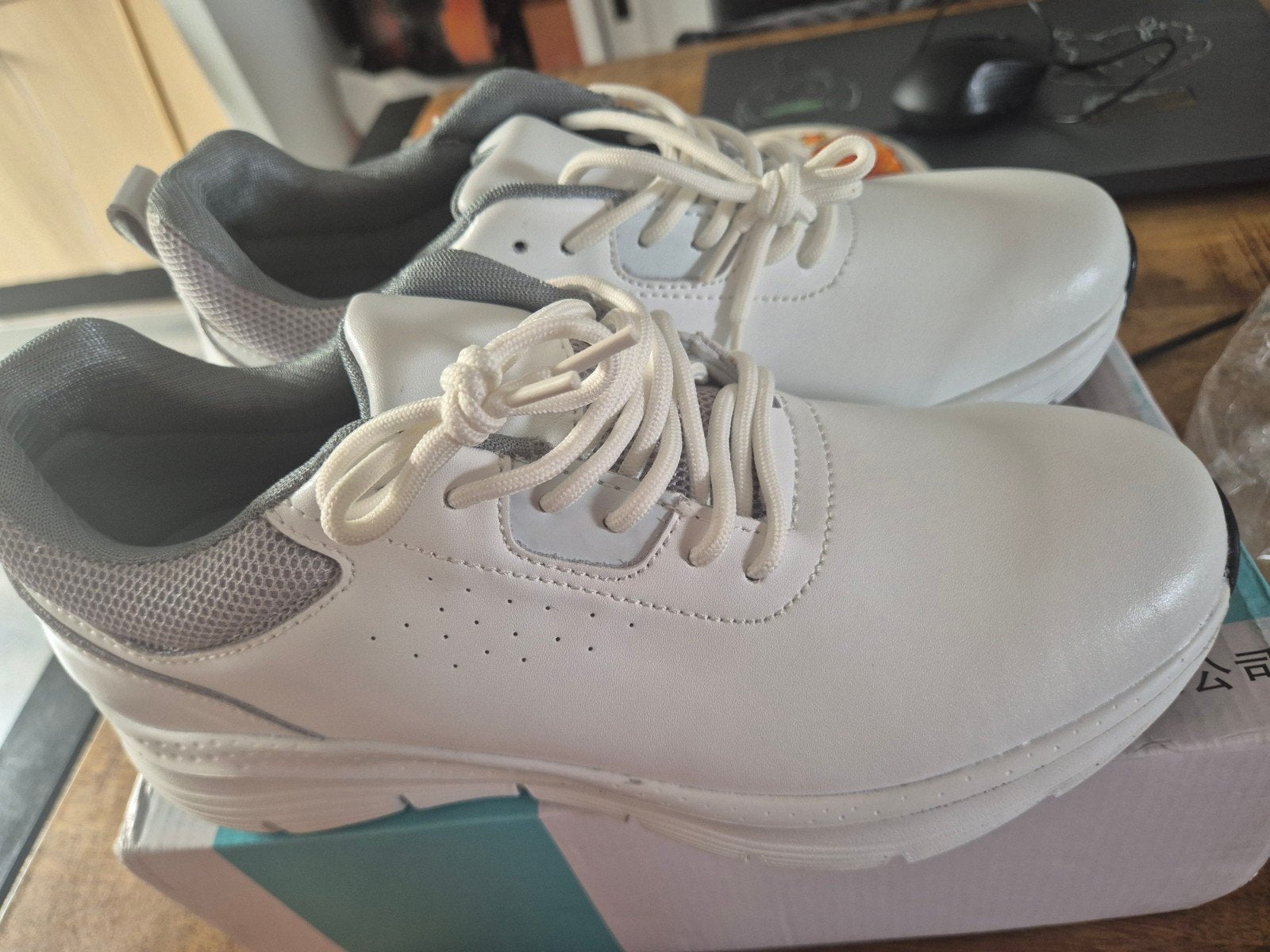Nieuwe Witte Werkschoenen Maat 42 - Antislip & Comfortabel, Wit, Nieuw, Ophalen of Verzenden, Onbekend