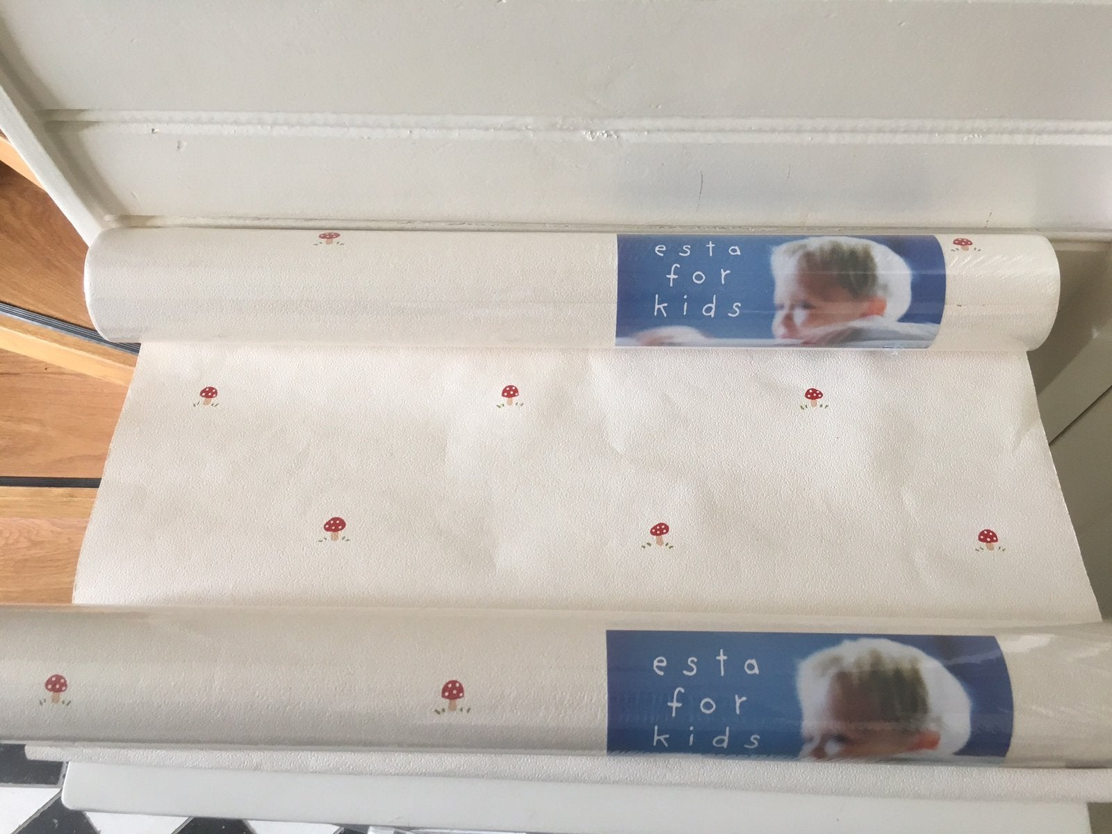 2 nieuwe rollen behang paddestoelen rood wit esta for kids, Ophalen of Verzenden, Rood