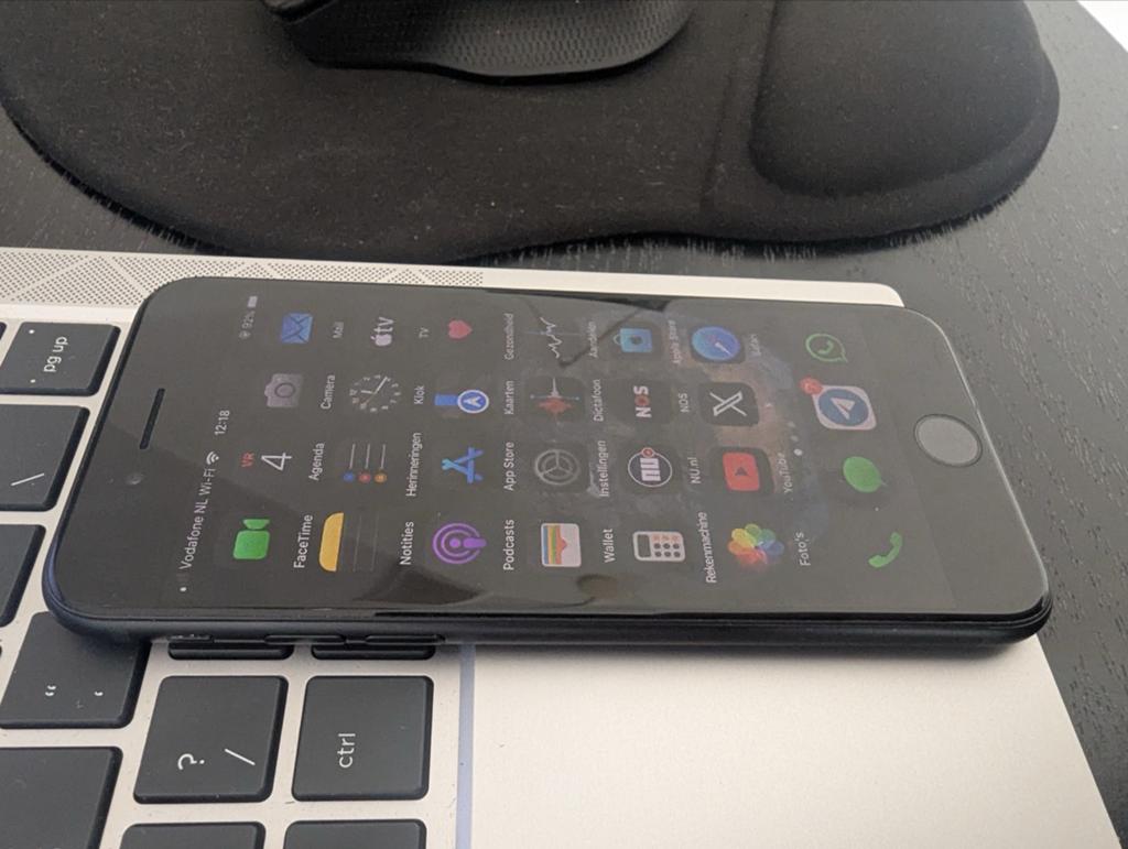 iPhone se 2023 64 gbZwart - Zo goed als nieuw, Telecommunicatie, Mobiele telefoons | Apple iPhone, Verzenden, Zwart, Zo goed als nieuw