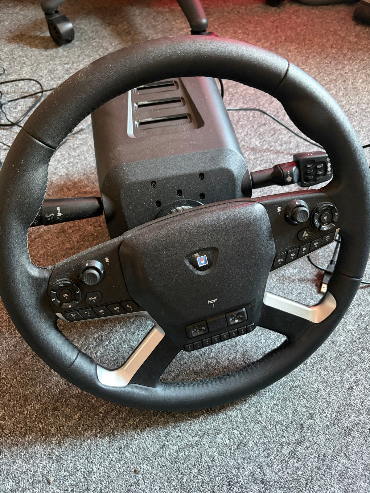 Hori racestuur met pedalen en shifter voor Euro Truck Simula, Spelcomputers en Games, Ophalen, Racestuur, Zo goed als nieuw, Hori