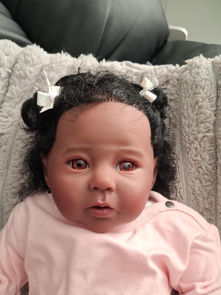 Mooi donker reborn meisje 48cm met krulletjes, Verzamelen, Poppen, Ophalen of Verzenden