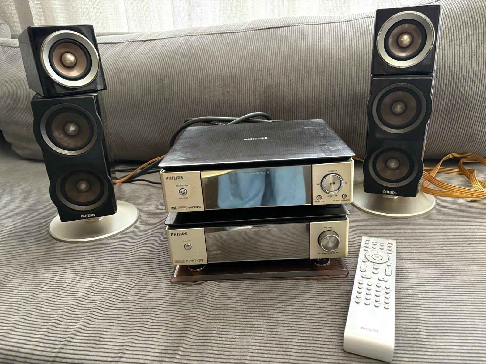 Foto 2 van Philips Stereo Installatie met Radio, CD-speler en Boxen