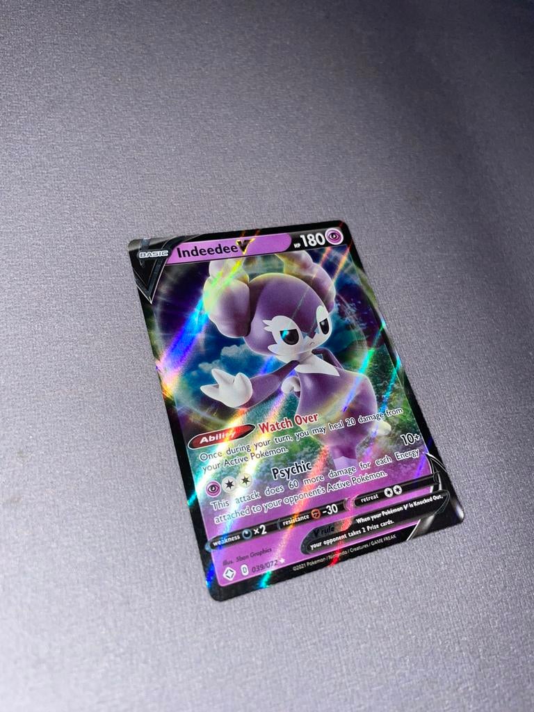 Indeedee V pokemon near mint, Ophalen of Verzenden, Nieuw, Losse kaart, Foil