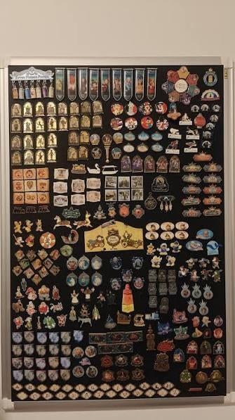 GEZOCHT Efteling pins (voor jongen met kleine beurs), Verzamelen, Efteling, Ophalen of Verzenden, Gebruikt, Button of Speldje