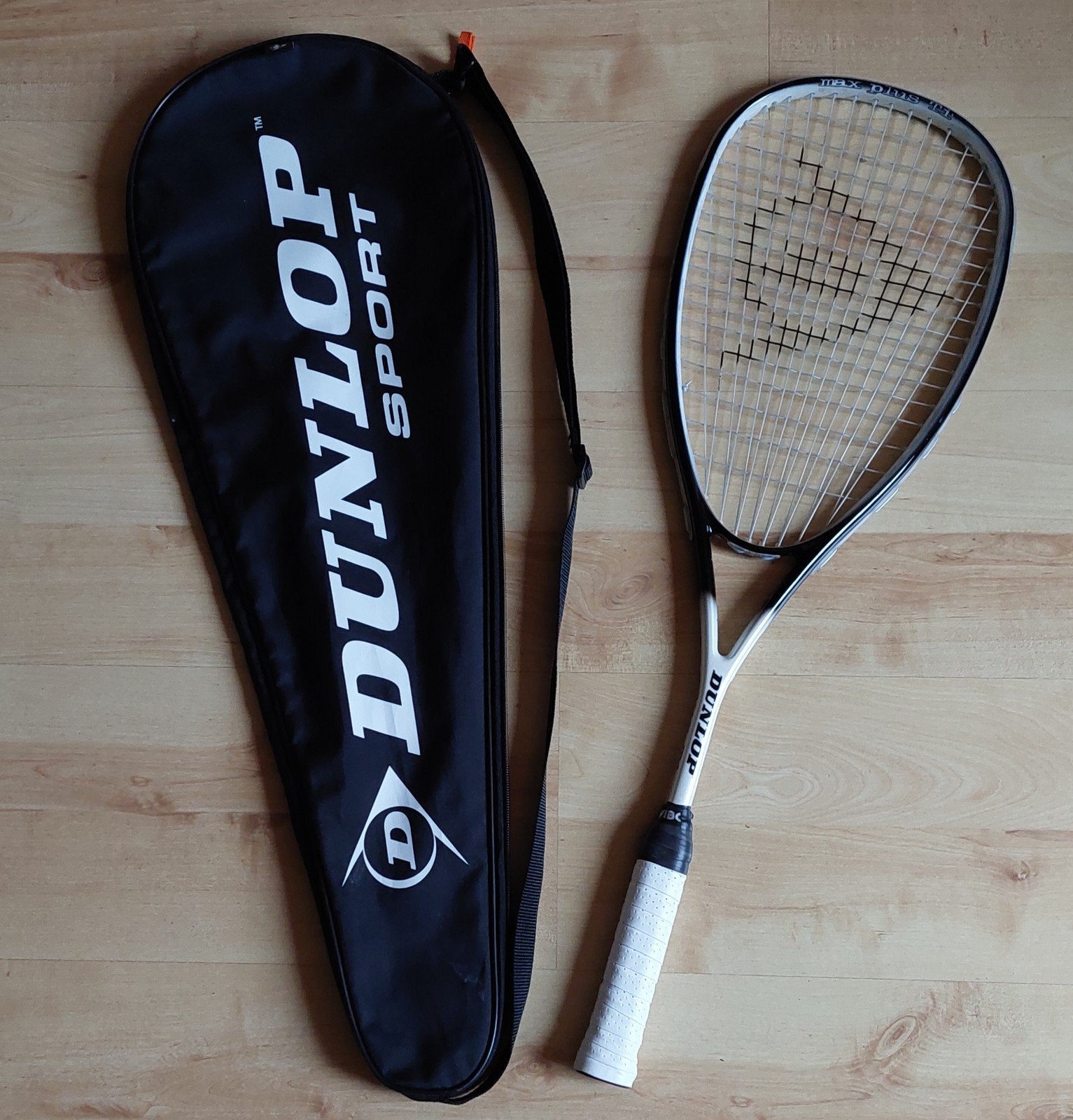 Dunlop Max Plus Ti squashracket met beschermhoes, Sport en Fitness, Squash, Ophalen of Verzenden, Zo goed als nieuw, Racket, Met hoes