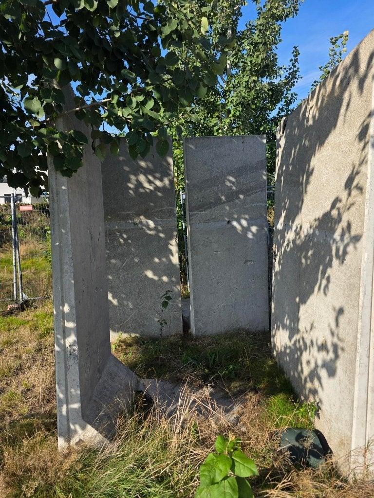 11x betonnen keerwand/ L-element 240 cm H incl. koppelplaten, Ophalen, Gebruikt
