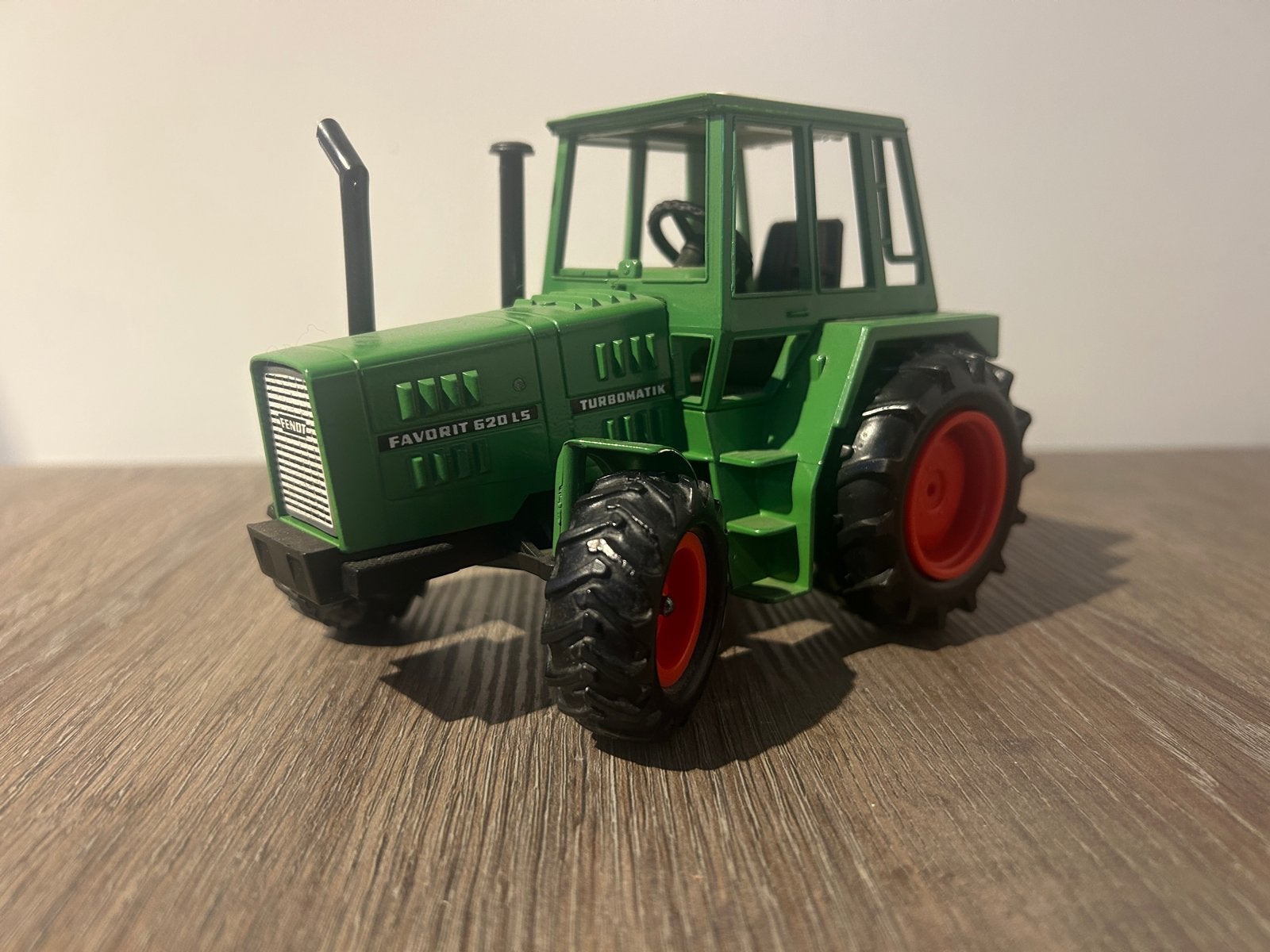 Fendt 620 LS Tractor Miniatuurmodel 1:32 GAMA, Ophalen, Zo goed als nieuw, Tractor of Landbouw, Overige merken