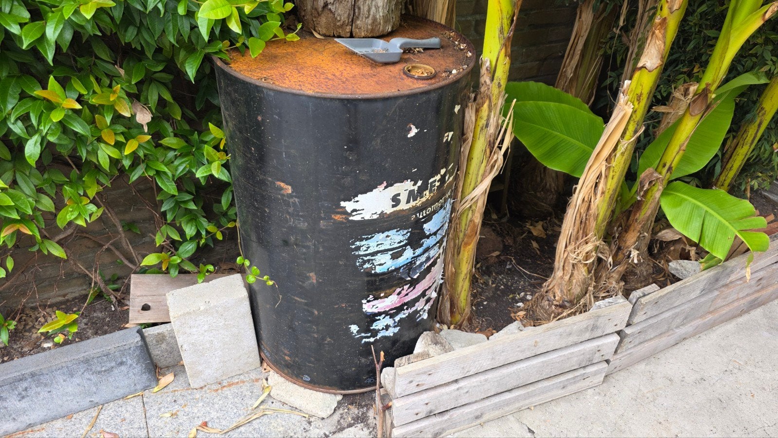 Olievat voor vuurton / vuurkorf of barbecue, Ophalen