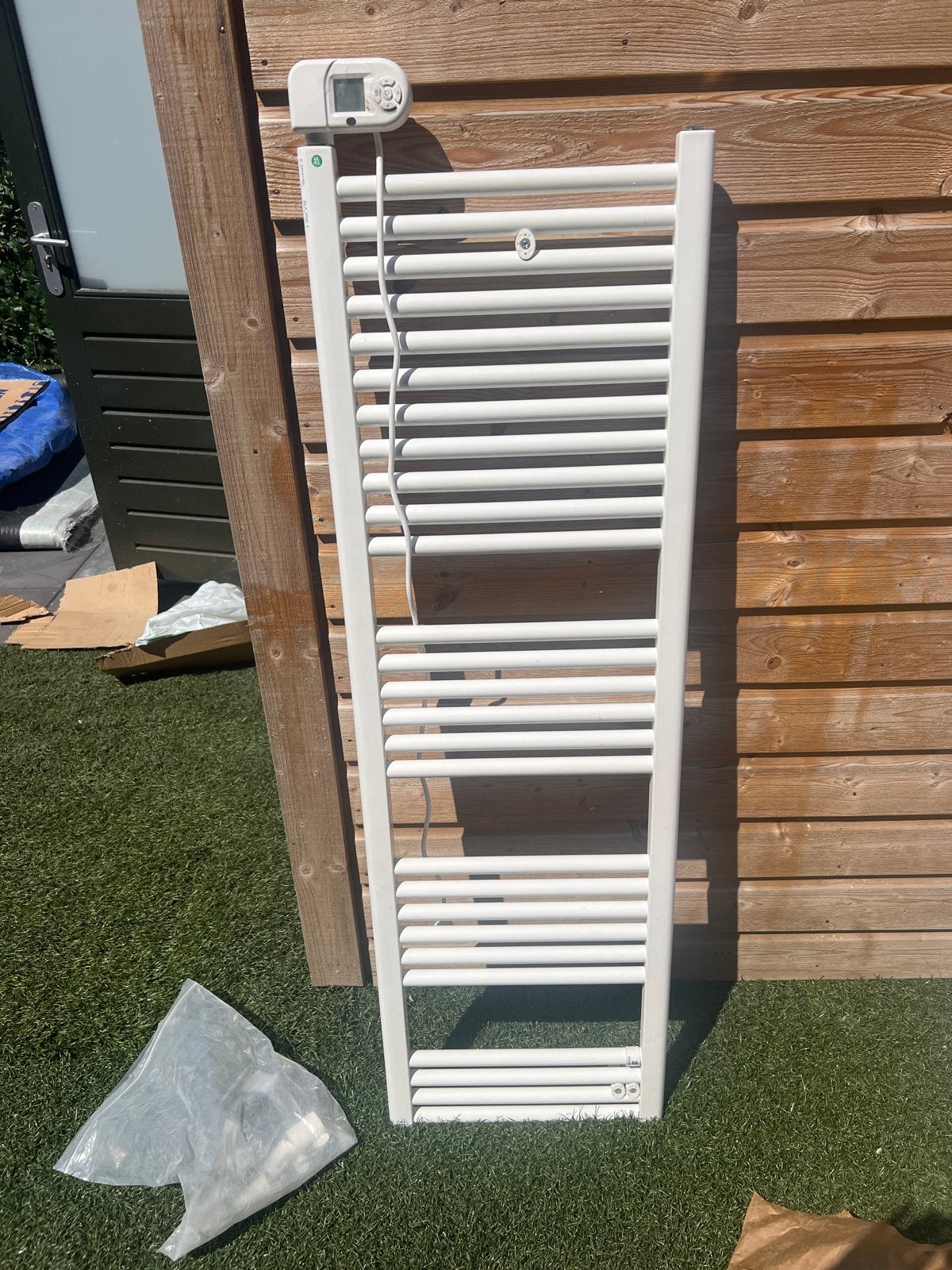 Elektrische handdoekradiator met thermostaat, Ophalen, 500 tot 800 watt, Radiator, Minder dan 60 cm