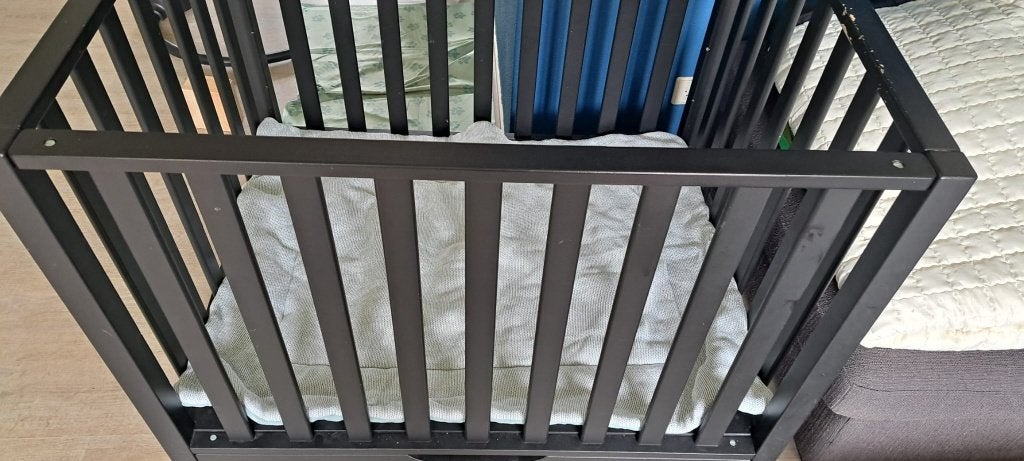 Box (zwart) met boxkleed en muziekmobile, Kinderen en Baby's, Boxen, Ophalen, Gebruikt, Rechthoekig, In hoogte verstelbaar
