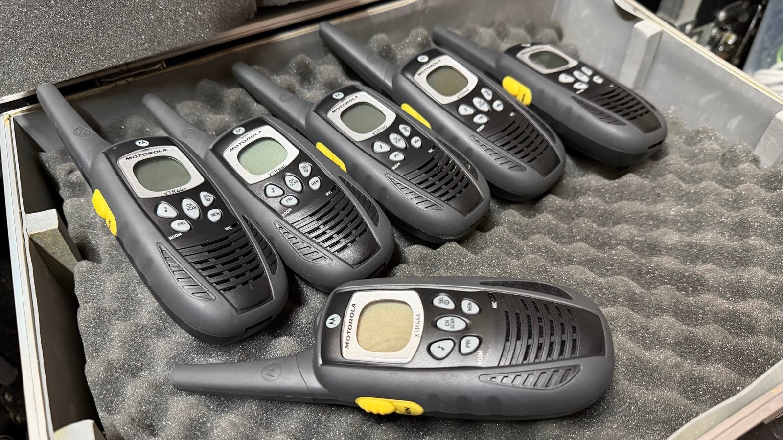 6x Motorola XTR446 Portofoon met Koffer en Toebehoren, Ophalen, 5 tot 15 km, Zo goed als nieuw, Portofoon of Walkie-talkie