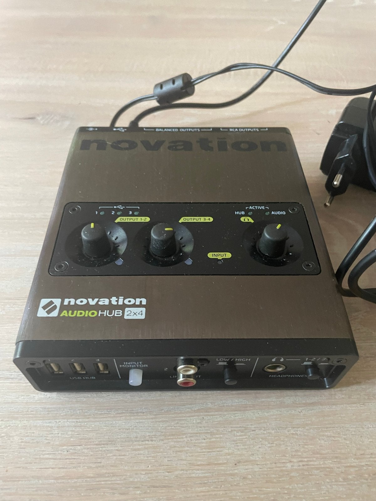 Novation Audiohub 2x4 USB Audio Interface & Hub, Muziek en Instrumenten, Overige Muziek en Instrumenten, Ophalen of Verzenden