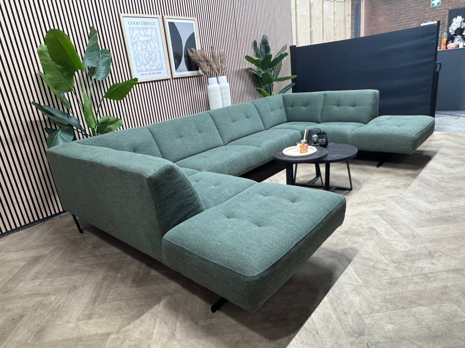 ZGAN Montel Traffic U-Bank / Hoekbank - Groen - 365cm, Huis en Inrichting, -, Hoekbank, 300 cm of meer, Ophalen of Verzenden